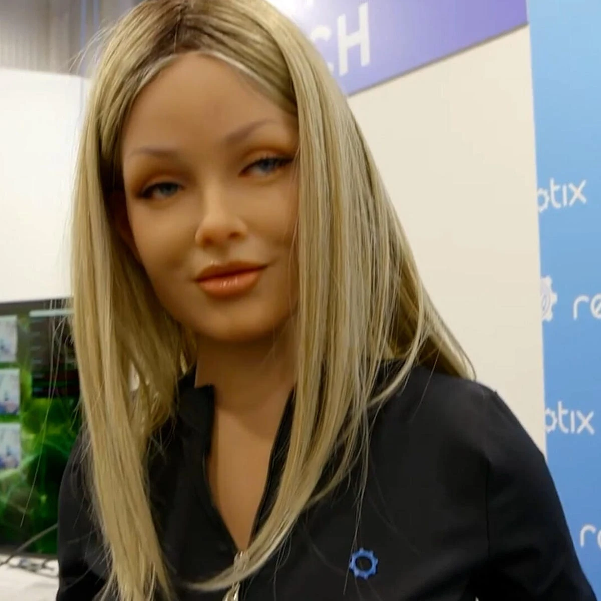 Realbotix Aria Full Standing AI Companion Robot — view 3